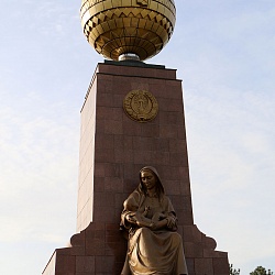 Mother and Child (Mustaqillik Square), Tashkent